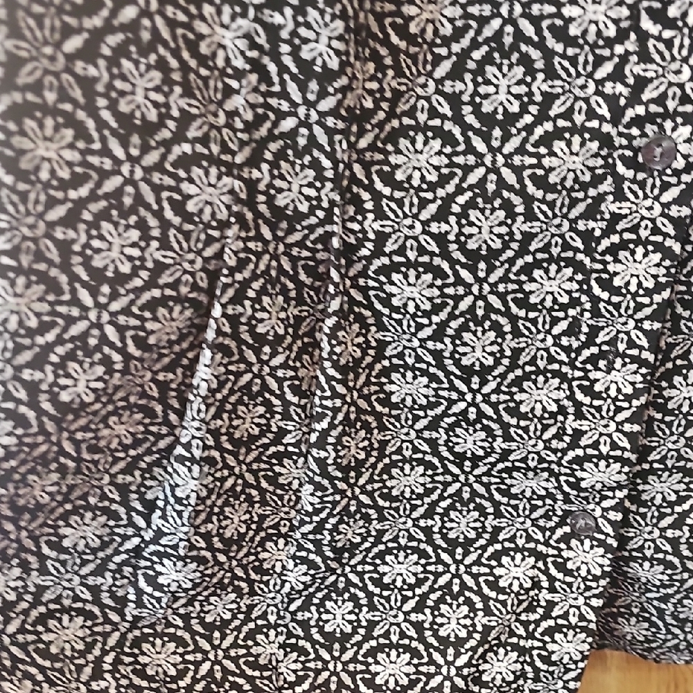Croft & Barrow Monochrome Floral Blouse - Picture 6 of 11